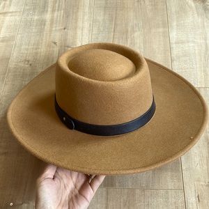 NWT Hunni’s Nelly Flat Brim Hat in Tan